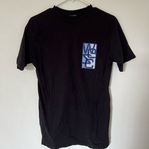 Black tee / WEZC